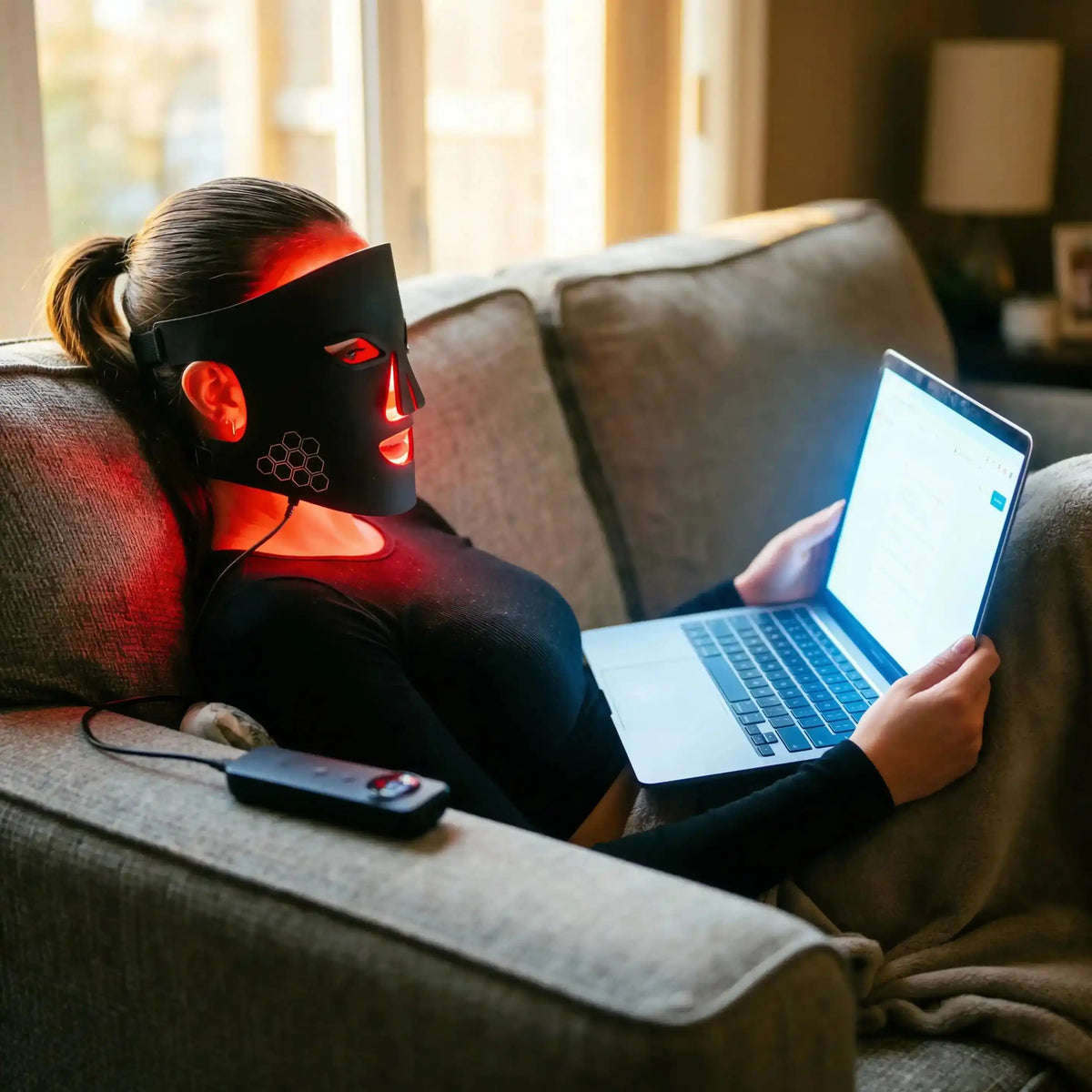 Recovyx Masque LED visage – Lumière rouge pour votre routine du soir